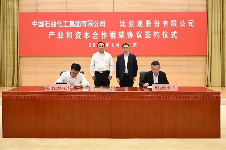BYD Partners with Sinopec to Roll Out Flash-Charging Network Across 30,000 Energy Stations